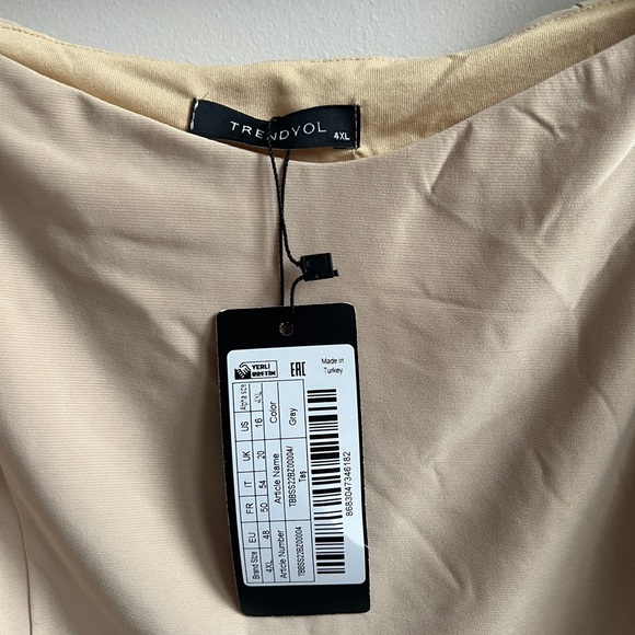 Trendyol blouse - Picture 2 of 3